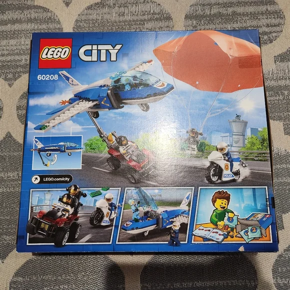 NEW LEGO 60208 Sky Police Parachute Arrest 218 pcs - Picture 2 of 6
